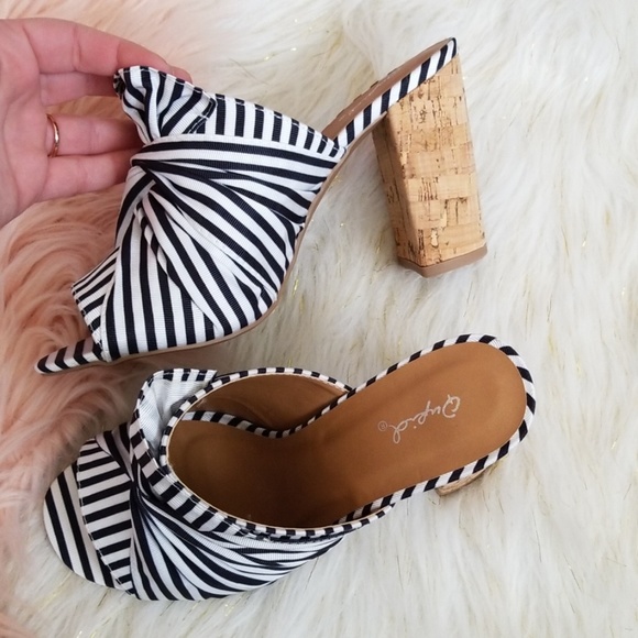 2 LEFT! 🎉HP🎉Black/White Striped Heeled Mules - Picture 5 of 7